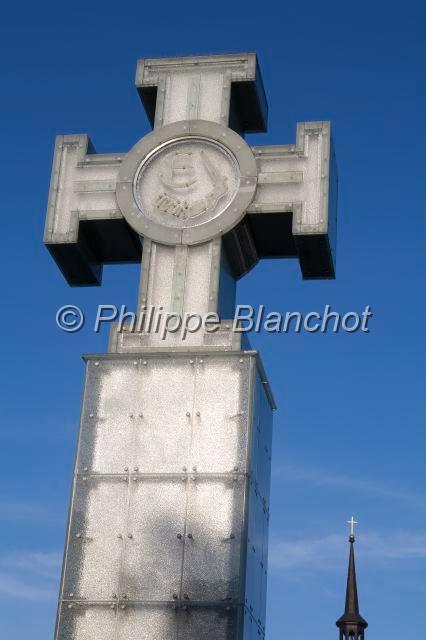 estonie 07.JPG - Estonie, comté de Harju, Tallinn, Place de la Liberté, croix de la Liberté